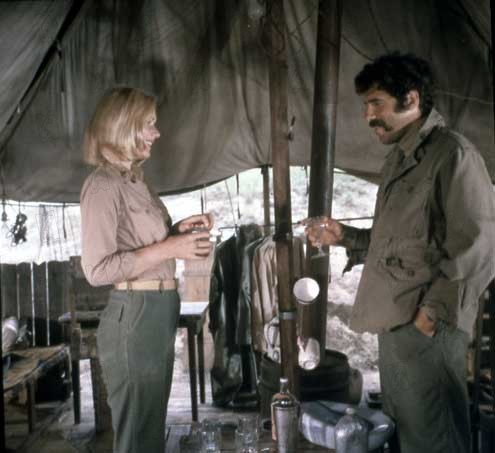 Elliott Gould, Sally Kellerman dans M.A.S.H