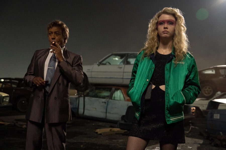 Afficher l'image Mia Goth, Giancarlo Esposito