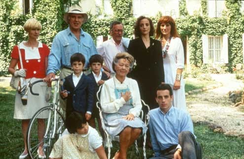 Michel Piccoli, Miou Miou Michel Duchaussoy, Hariette Walter, Dominique Blanc, Paulette Dubost dans Milou en mai