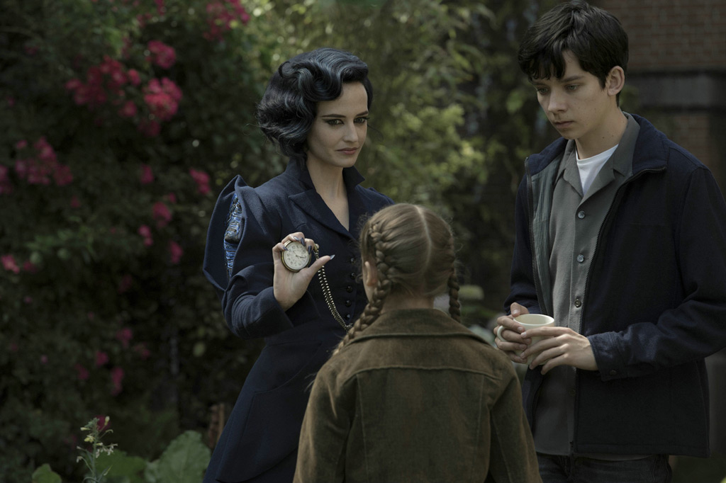 Asa Butterfield, Eva Green dans Miss Peregrine et les enfants particuliers