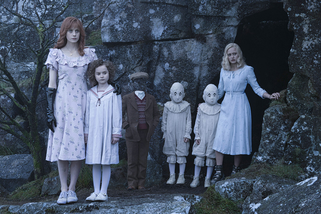 Ella Purnell, Lauren McCrostie, Pixie Davies dans Miss Peregrine et les enfants particuliers