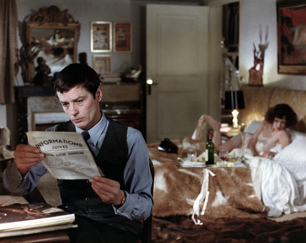 Alain Delon, Juliet Berto dans Mr. Klein