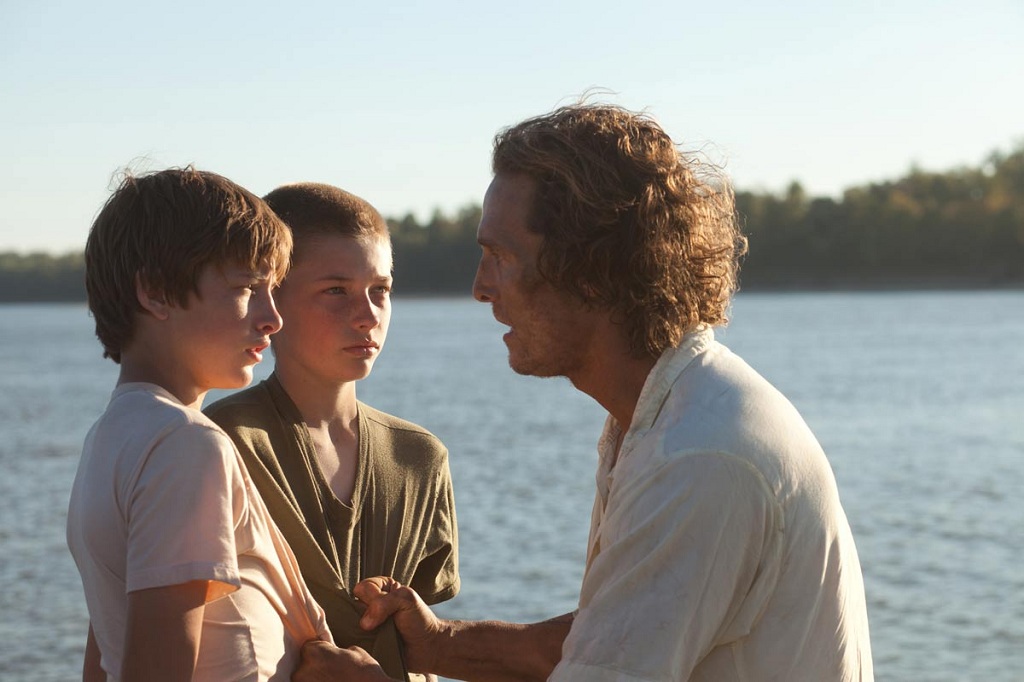 Matthew McConaughey, Tye Sheridan, Jacob Lofland dans Mud