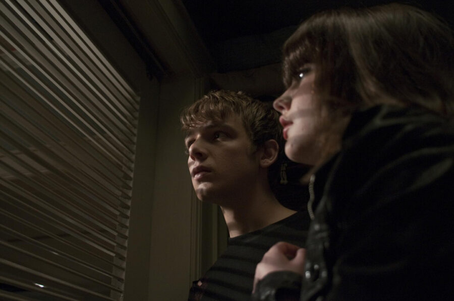 Afficher l'image Max Thieriot, Emily Meade