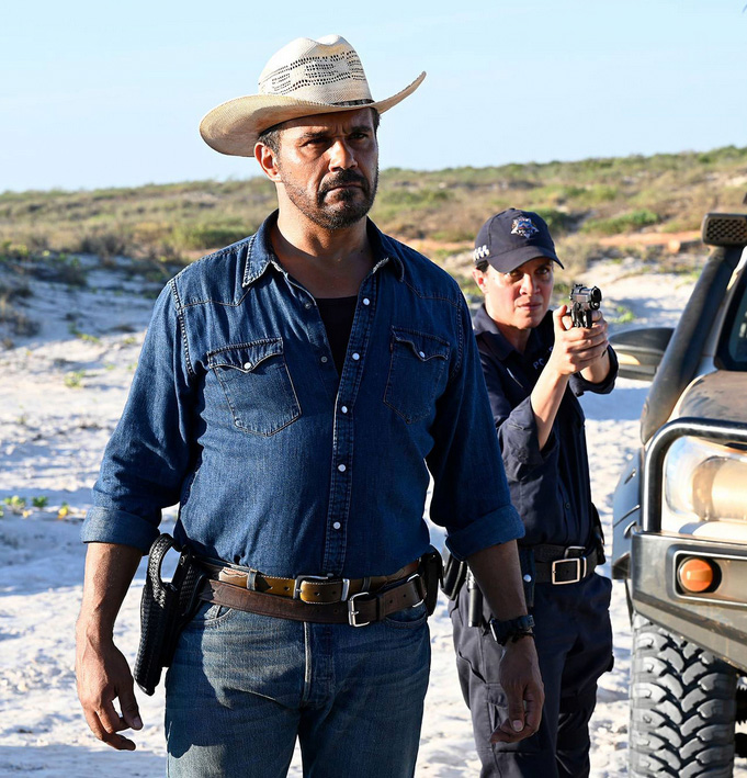 Aaron Pedersen, Jada Alberts dans Mystery road