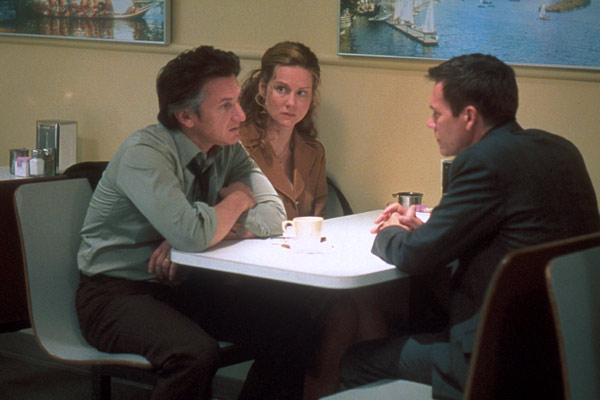 Kevin Bacon, Laura Linney, Sean Penn dans Mystic River