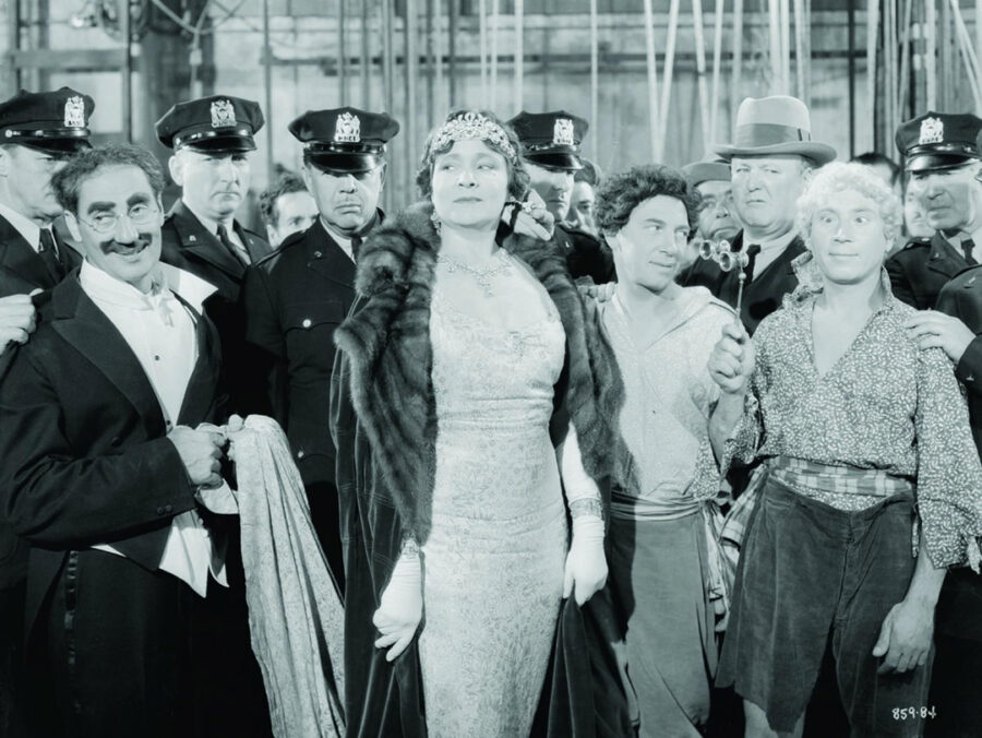 Afficher l'image Groucho Marx, Margaret Dumont, Chico Marx, Harpo Marx, The Marx Brothers