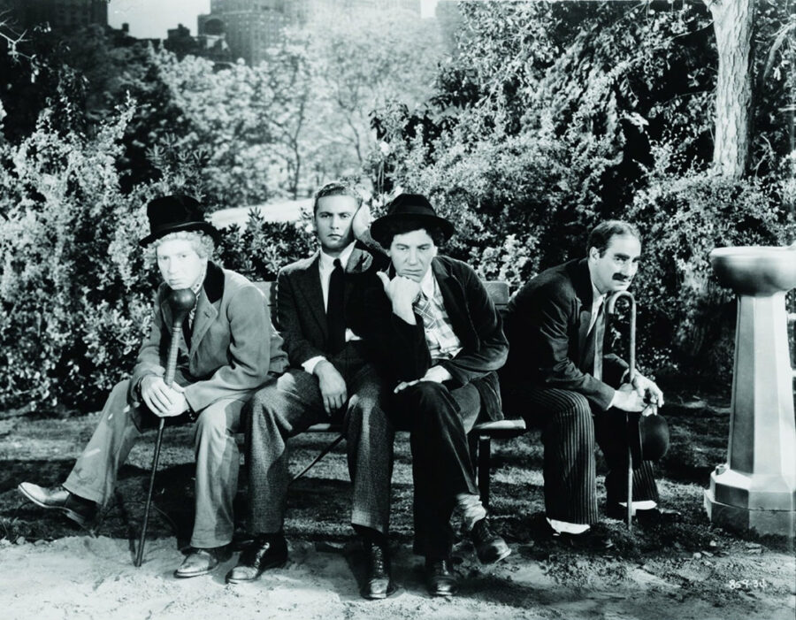 Afficher l'image Groucho Marx, Allan Jones, Chico Marx, Harpo Marx, The Marx Brothers