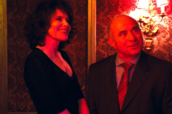 Fanny Ardant, Bob Hoskins dans Paris, je t'aime