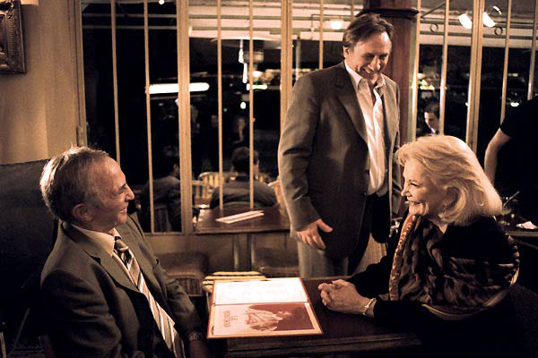 Gena Rowlands, Gérard Depardieu, Ben Gazzara dans Paris, je t'aime