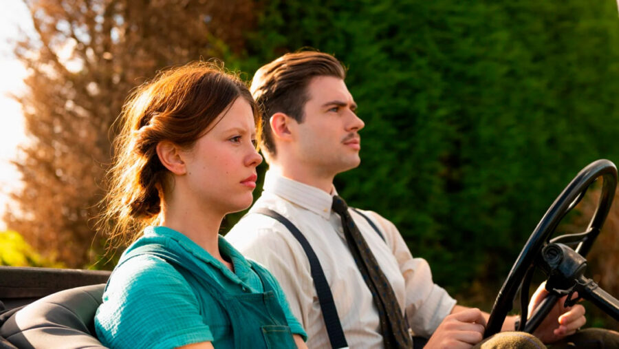 Afficher l'image Mia Goth, David Corenswet