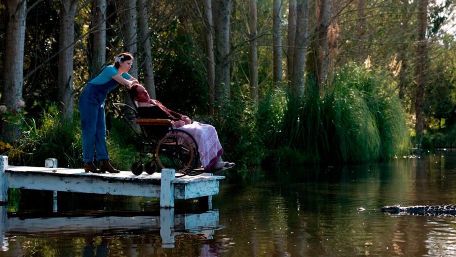 Afficher l'image Mia Goth, Matthew Sunderland