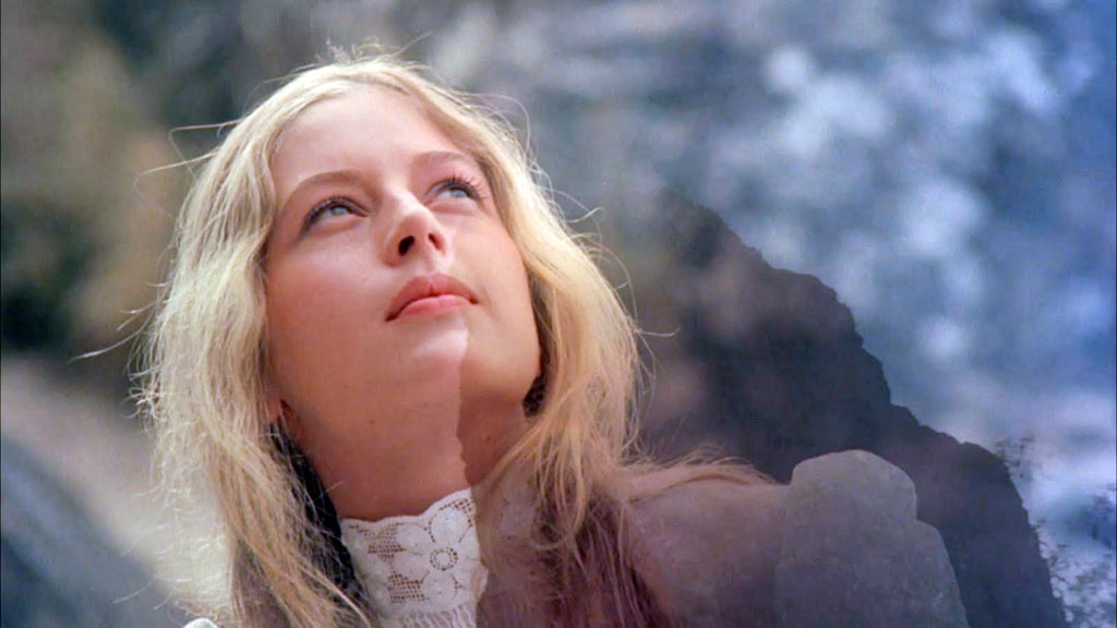 Anne-Louise Lambert dans Picnic à Hanging Rock