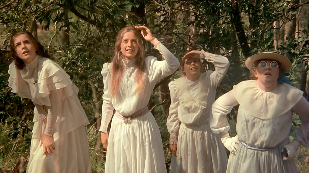 Anne-Louise Lambert dans Picnic à Hanging Rock