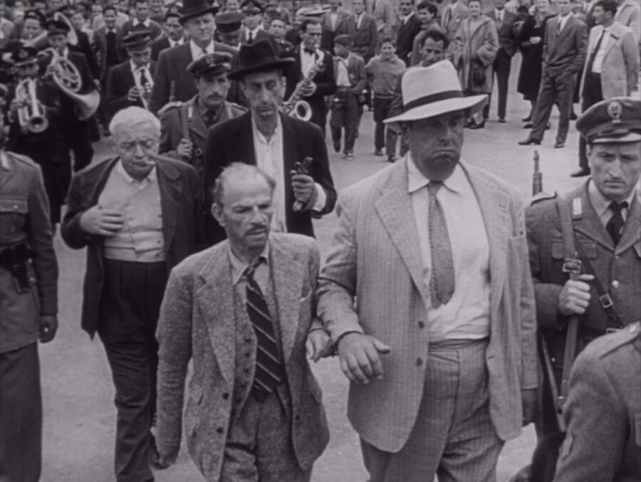 Afficher l'image Peter Lorre, Robert Morley, Marco Tulli