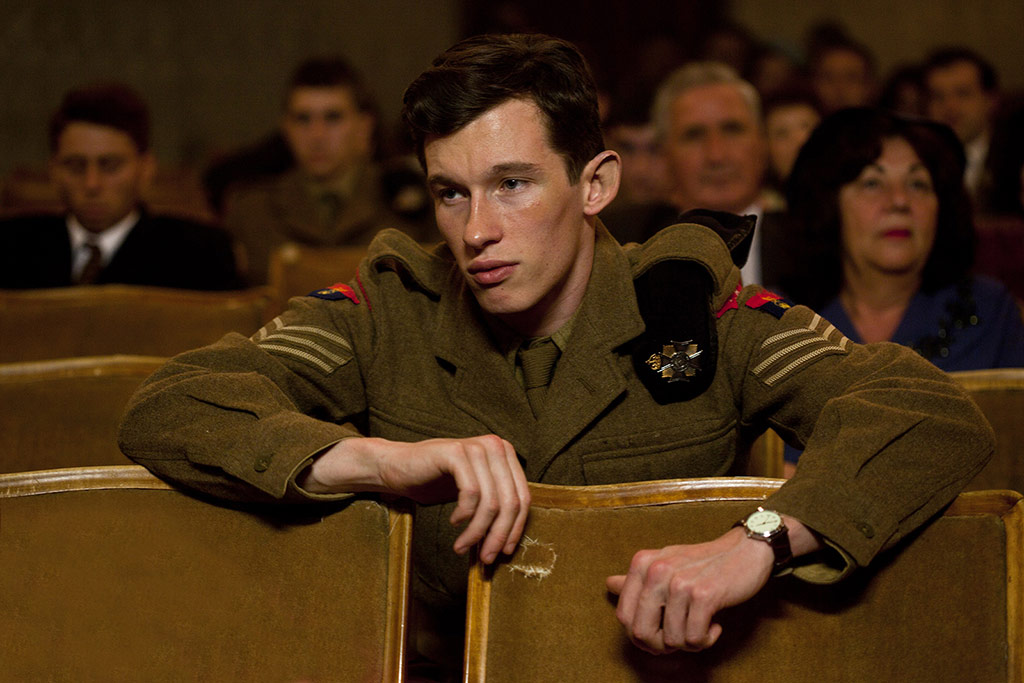 Callum Turner dans Queen and country