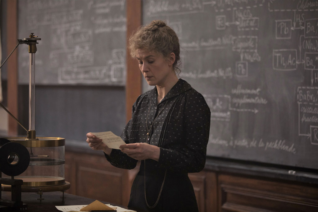 Rosamund Pike dans Radioactive