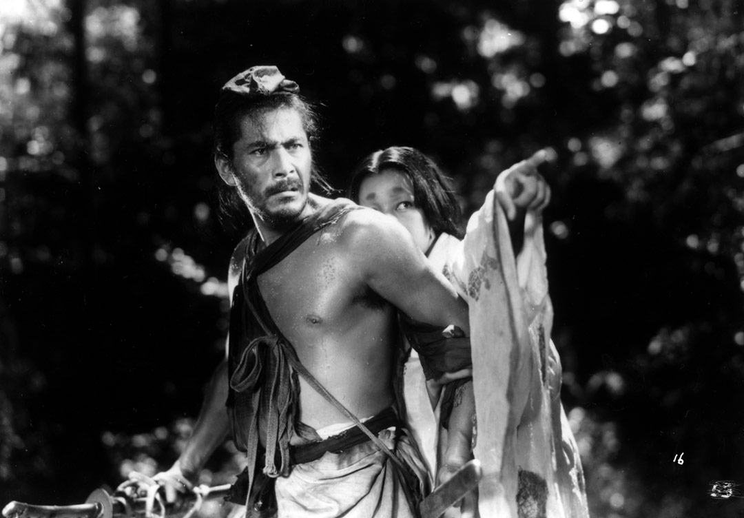 Toshirô Mifune, Machiko Kyô dans Rashomon