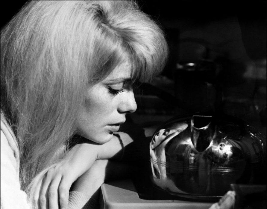 Catherine Deneuve dans Répulsion