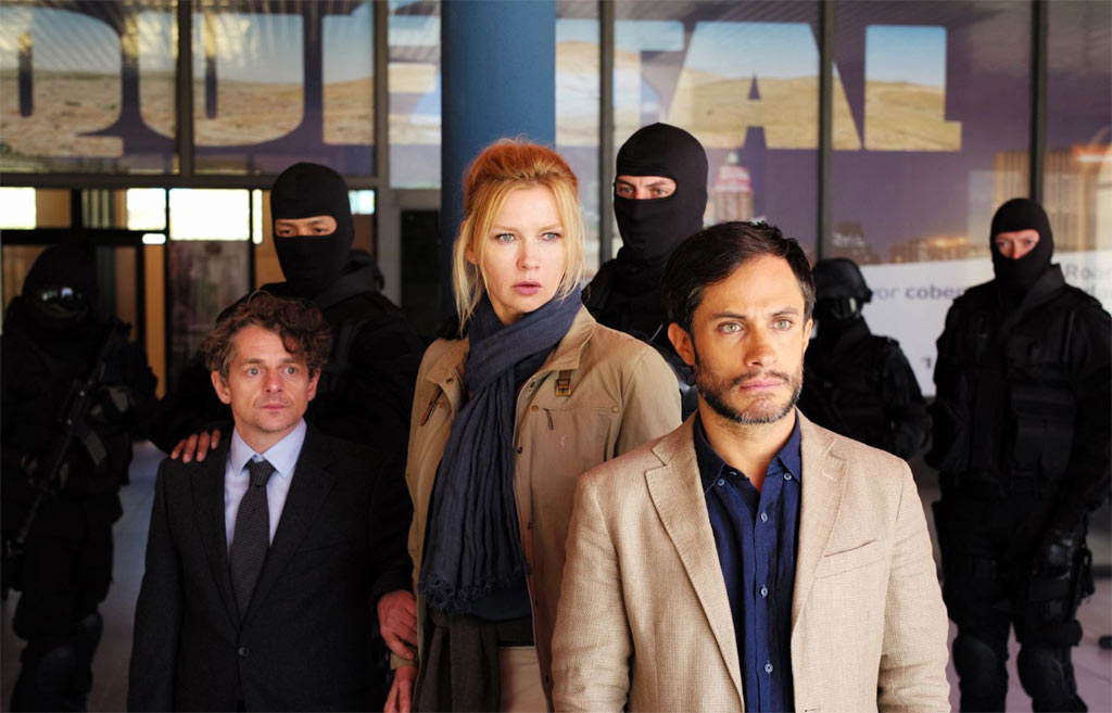 Gael García Bernal, Veronica Ferres dans Salt and fire