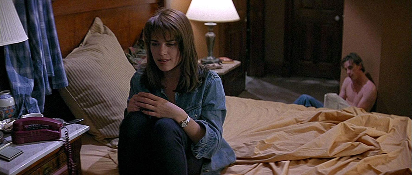 Neve Campbell, Skeet Ulrich  dans Scream