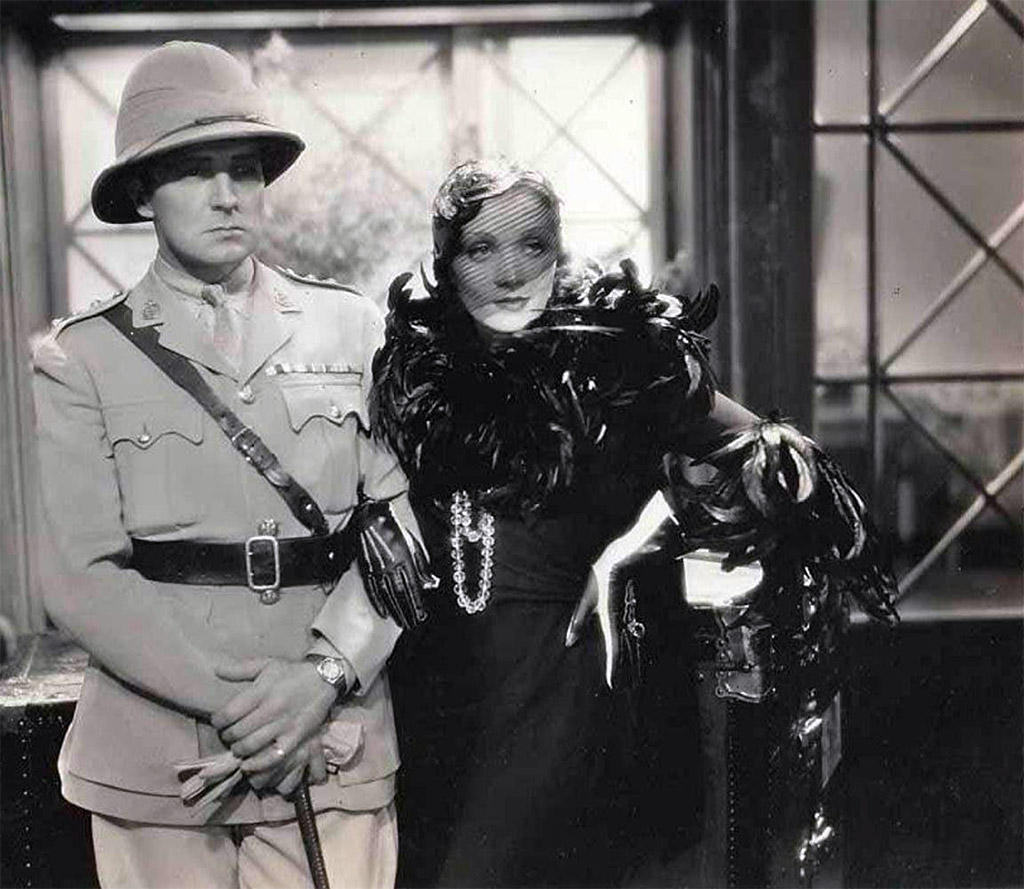 Marlene Dietrich, Clive Brook dans Shanghaï express