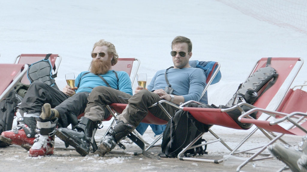 Johannes Kuhnke, Kristofer Hivju dans Snow therapy