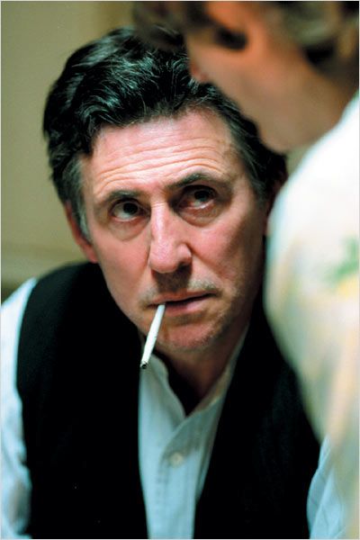 Gabriel Byrne dans Spider