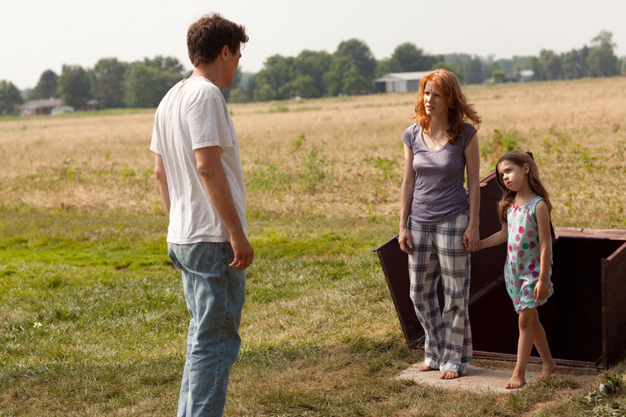 Michael Shannon, Tova Stewart, Jessica Chastain dans Take Shelter