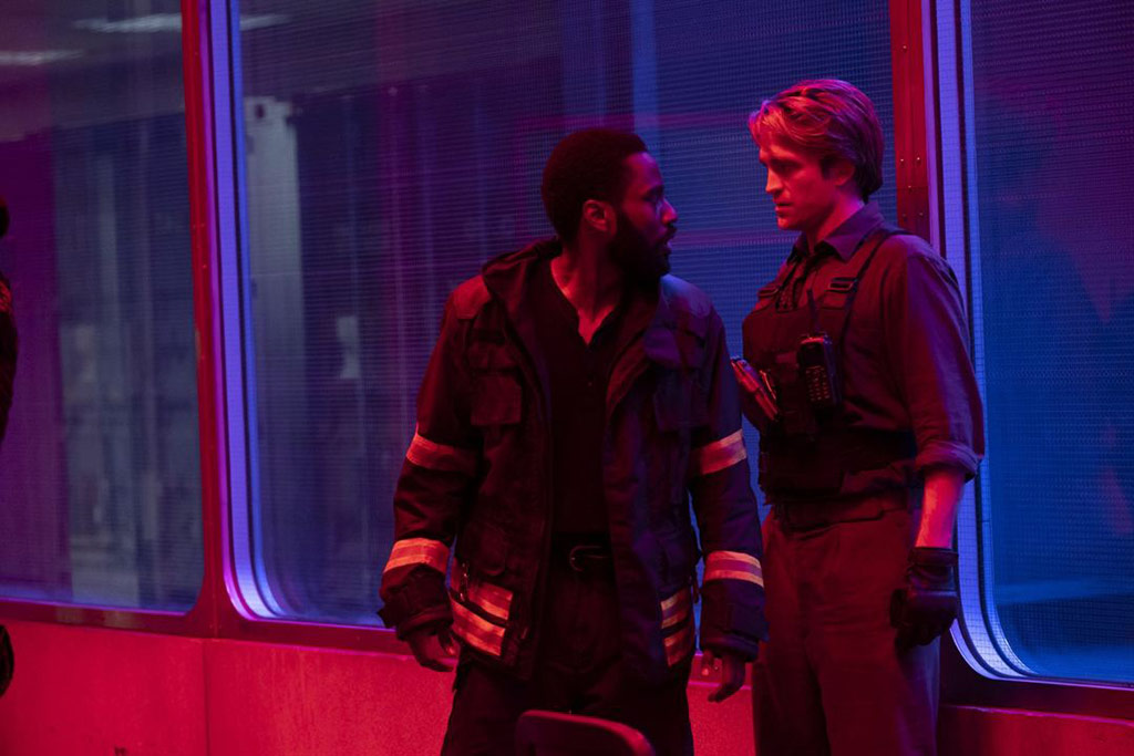 John David Washington, Robert Pattinson dans Tenet