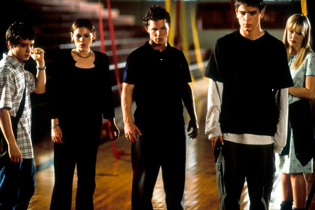 Elijah Wood, Josh Hartnett, Shawn Hatosy, Clea DuVall, Laura Harris dans The Faculty