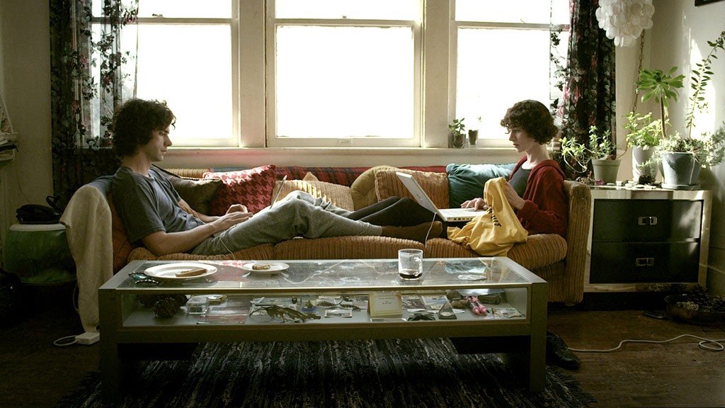 Hamish Linklater, Miranda July dans The Future