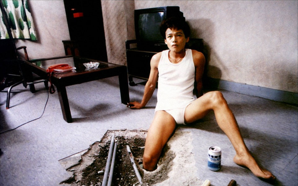 Lee Kang-sheng dans The Hole