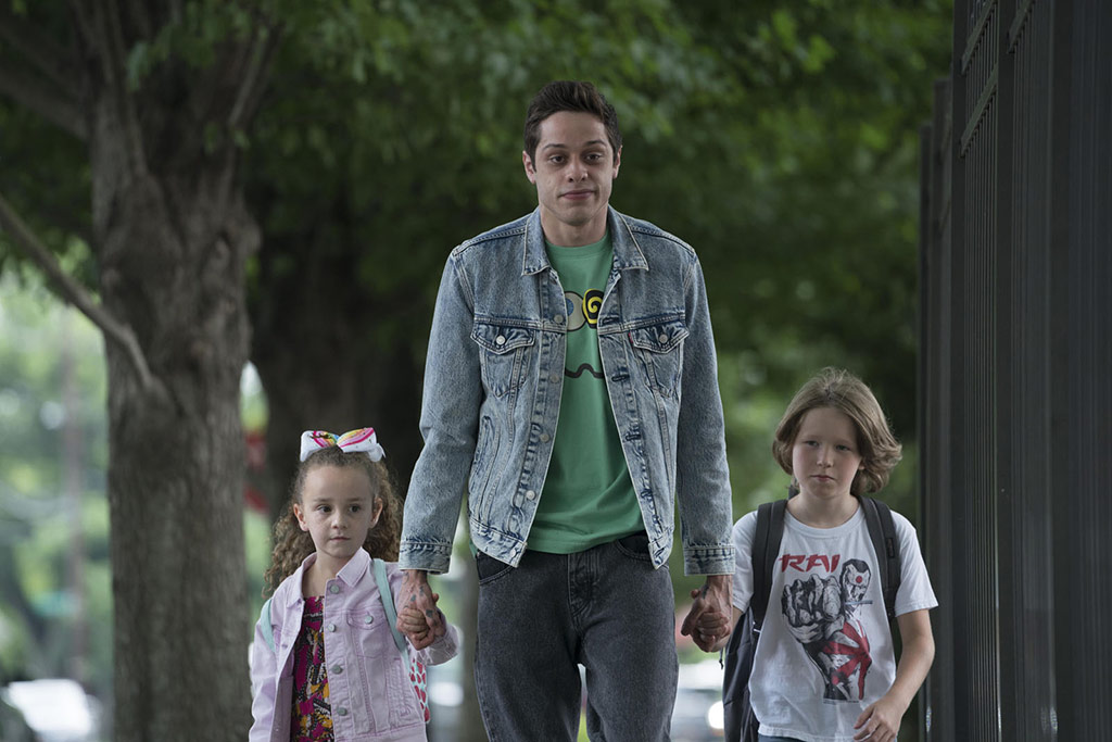 Alexis Rae Forlenza, Luke David Blumm, Pete Davidson dans The King of Staten island