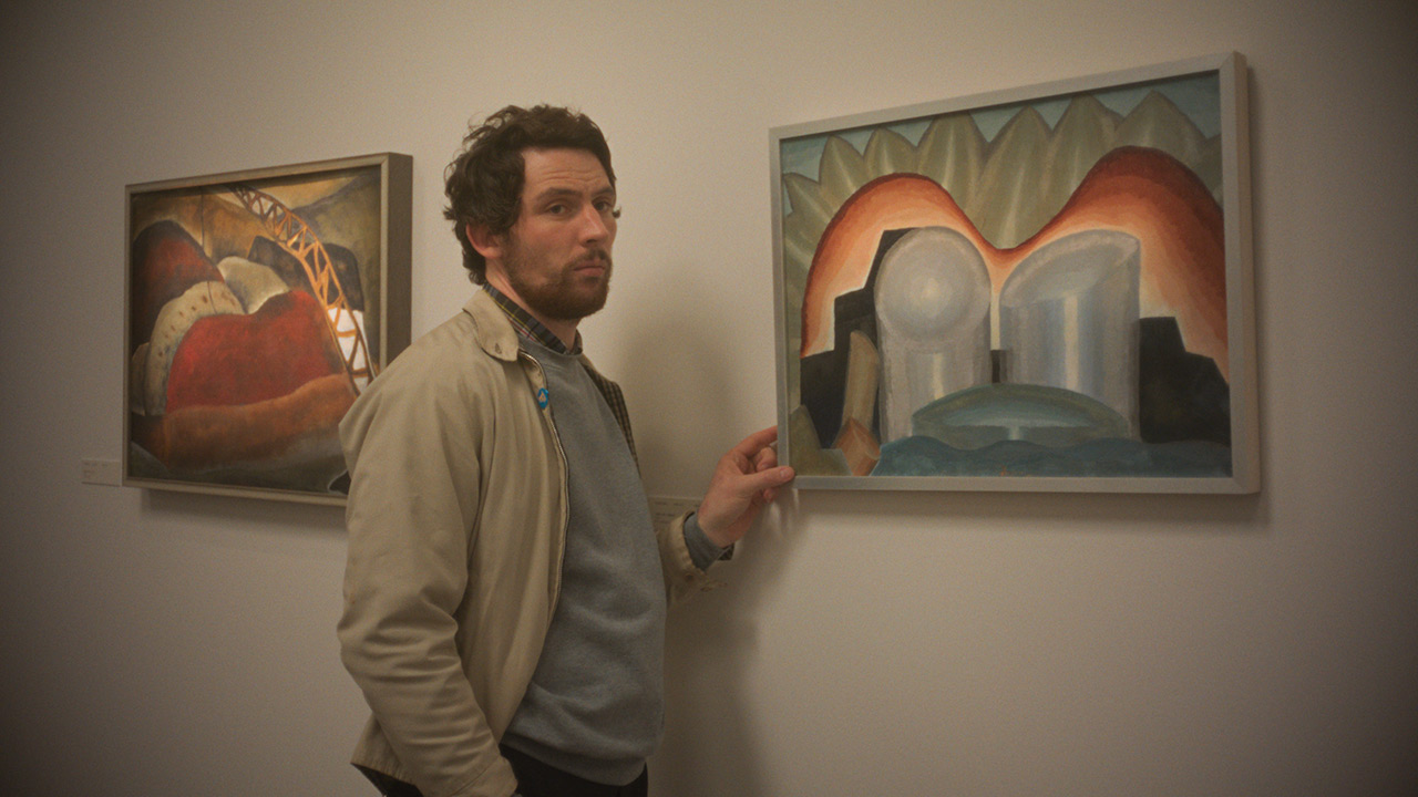 Josh O'Connor dans The Mastermind