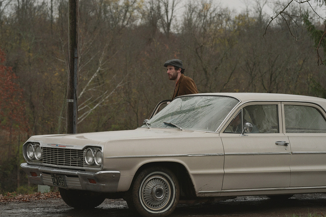 Josh O'Connor dans The Mastermind