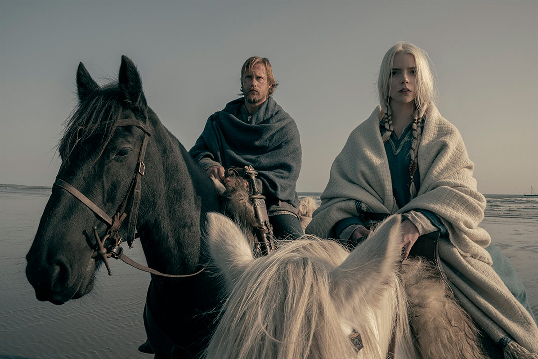 Alexander Skarsgård, Anya Taylor-Joy dans The Northman