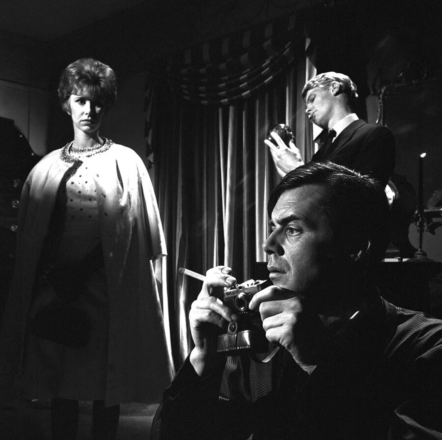 Afficher l'image Dirk Bogarde, Wendy Craig, James Fox