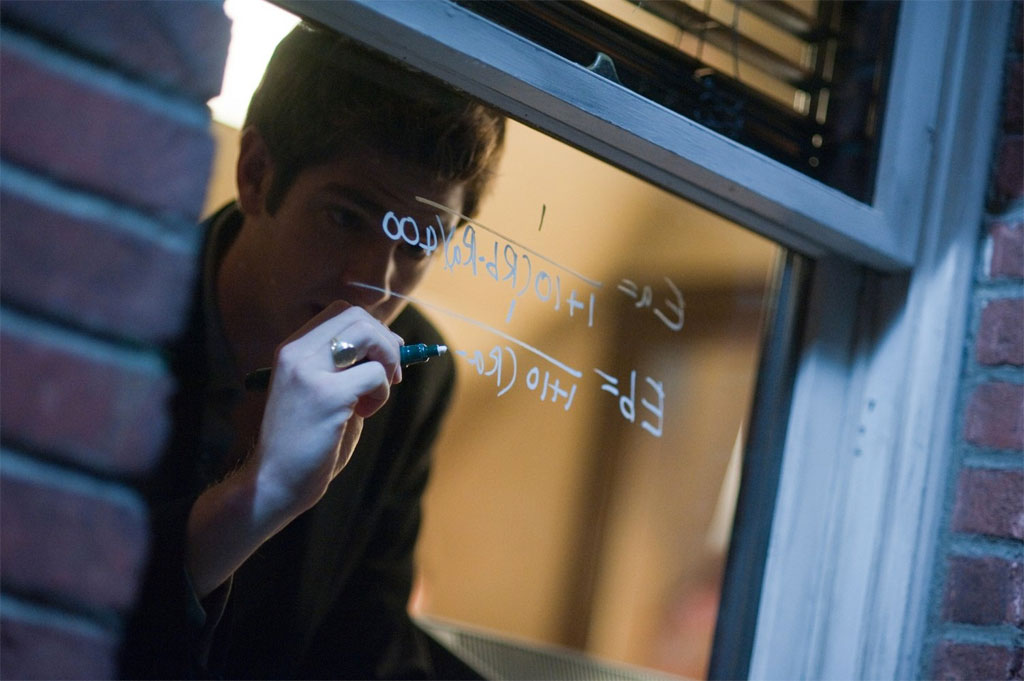 Andrew Garfield dans The Social network