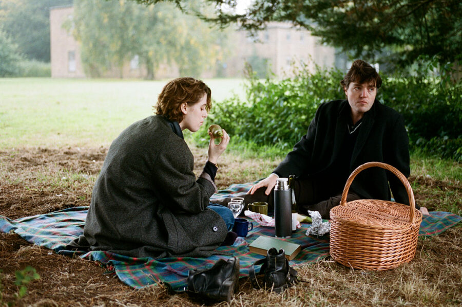 Afficher l'image Tom Burke, Honor Swinton Byrne