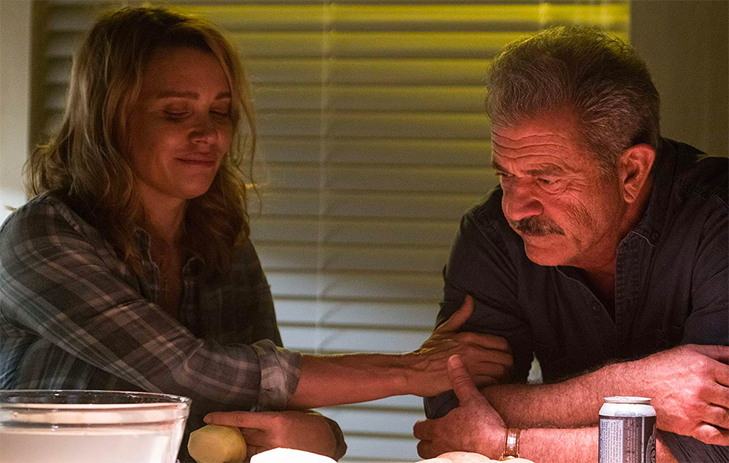 Laurie Holden, Mel Gibson dans Traîné sur le bitume