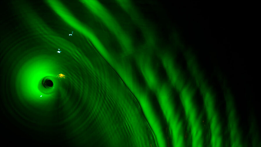 Afficher l'image trous-noirs-aux-confins-du-savoir-02