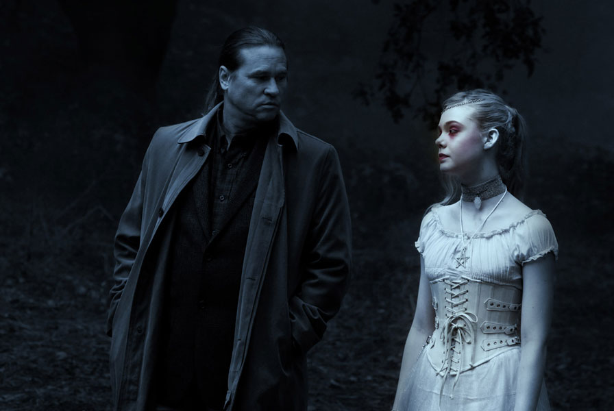 Val Kilmer, Elle Fanning dans Twixt 