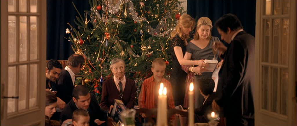 Chiara Mastroianni, Melvil Poupaud, Mathieu Amalric , Catherine Deneuve, Clément Obled, Thomas Obled, Françoise Bertin dans un conte de noel