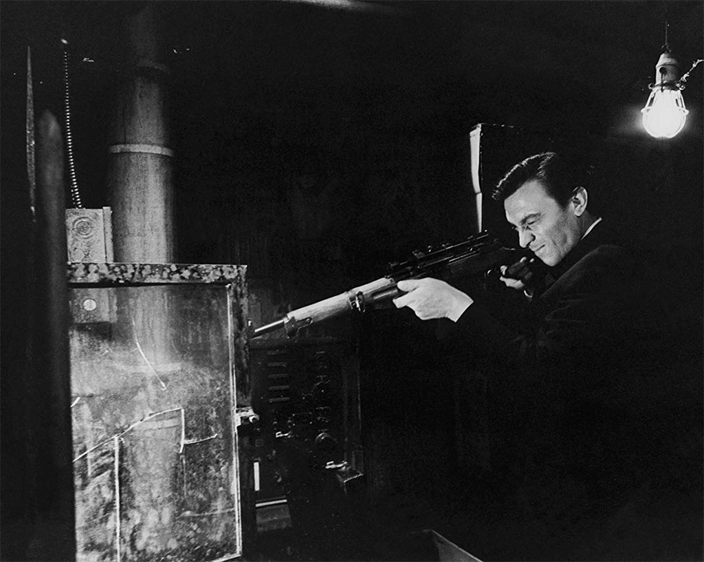 Laurence Harvey dans Un Crime dans la tête