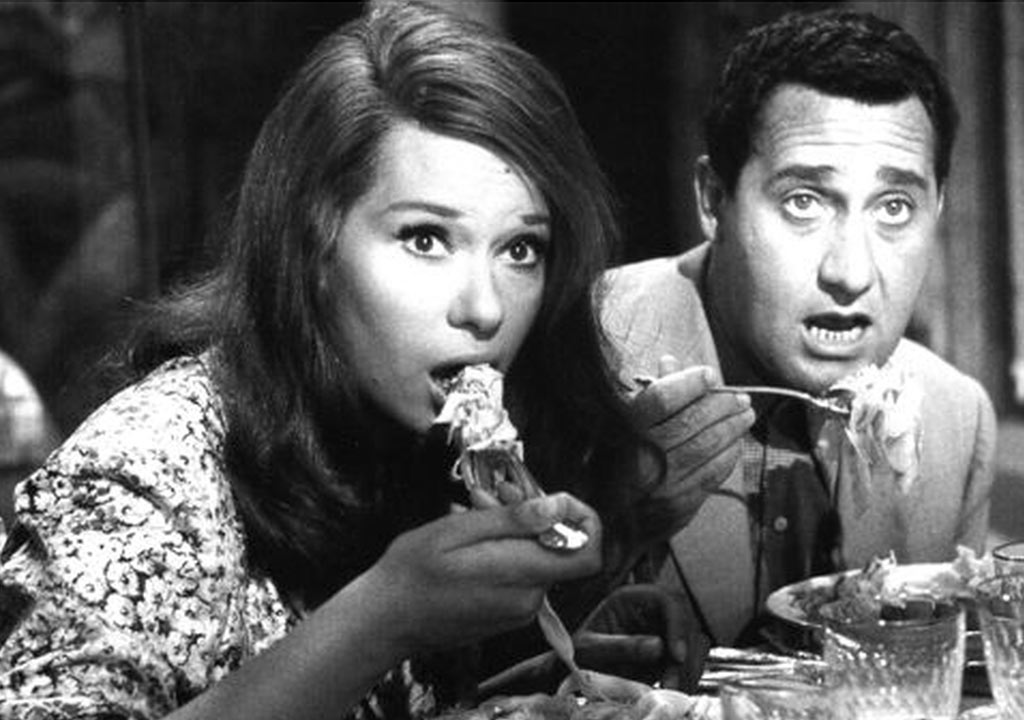 Alberto Sordi, Léa Massari dans Une Vie difficile