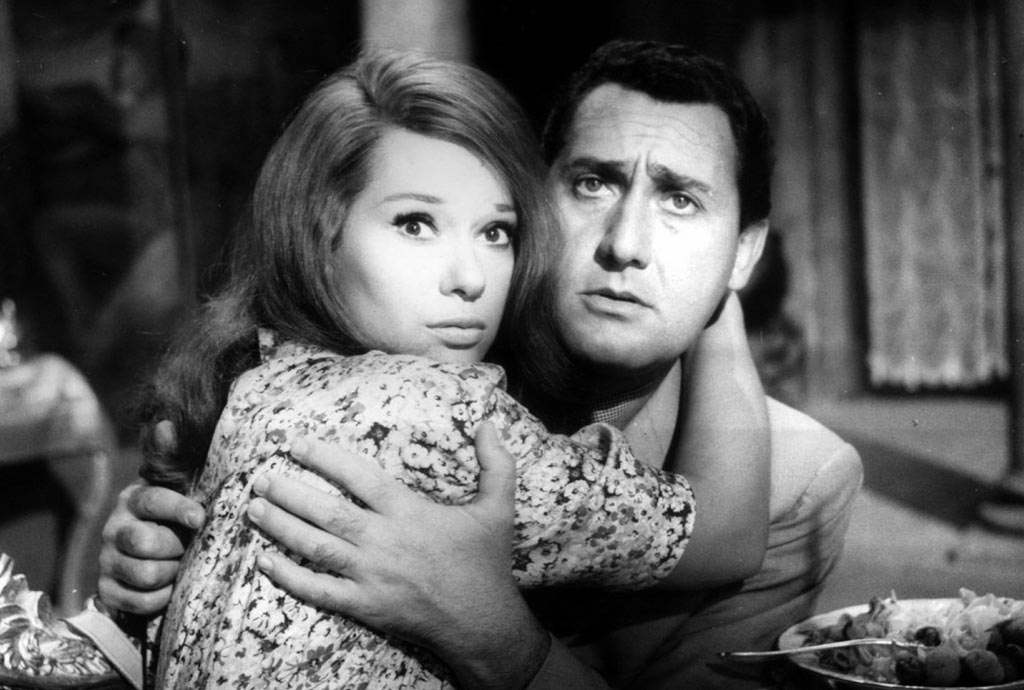 Alberto Sordi, Léa Massari dans Une Vie difficile