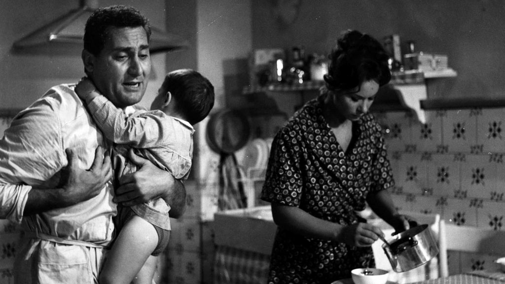 Alberto Sordi, Léa Massari dans Une Vie difficile