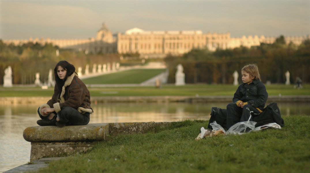 Max Baissette de Malglaive, Judith Chemla dans Versailles