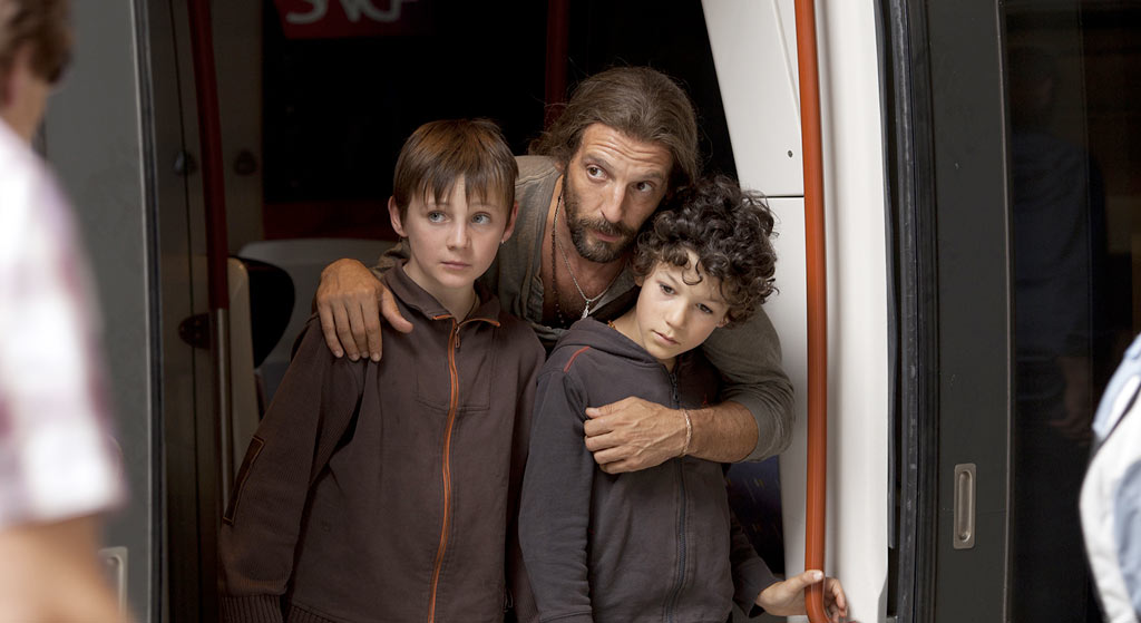 Mathieu Kassovitz, David Gastou, Sofiane Neveu dans Vie sauvage